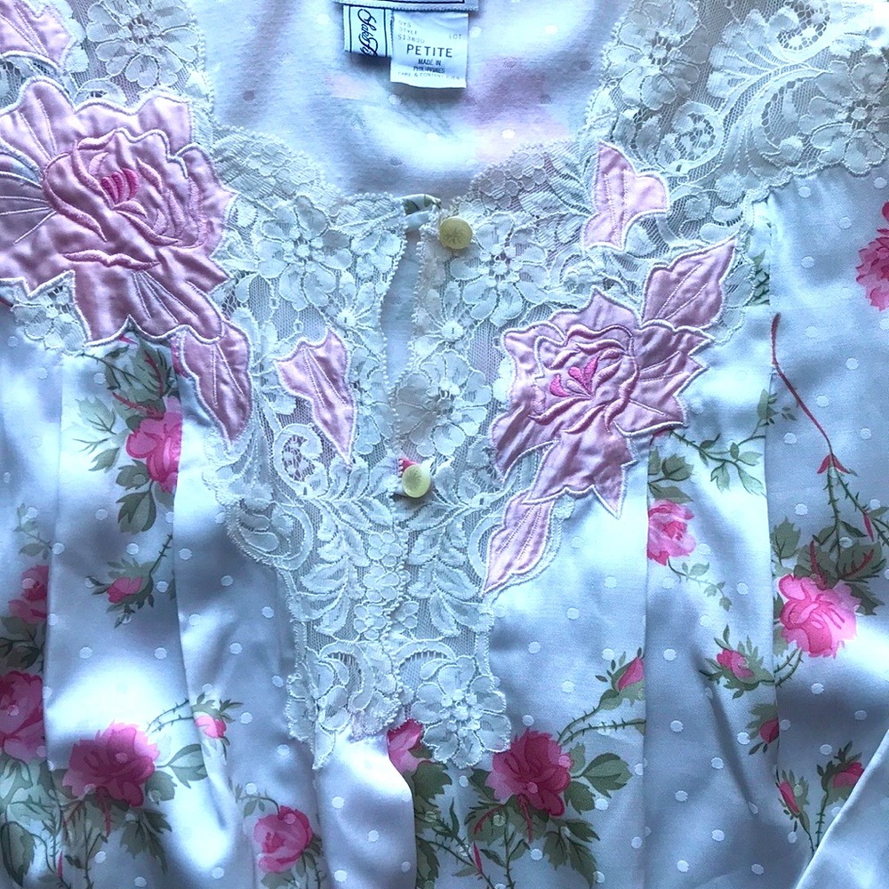 NWOT Natori Lace Silky Top